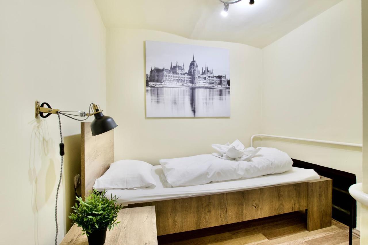 Ecostay Apartment Zoltan Street Budapest Bagian luar foto